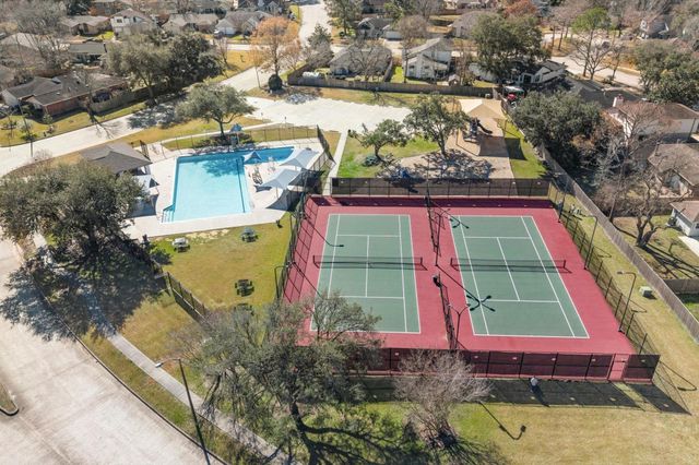 1111 W Belgravia Drive, Pearland, TX 77584