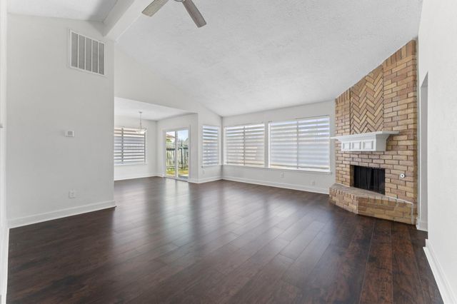 1111 W Belgravia Drive, Pearland, TX 77584