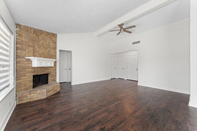 1111 W Belgravia Drive, Pearland, TX 77584