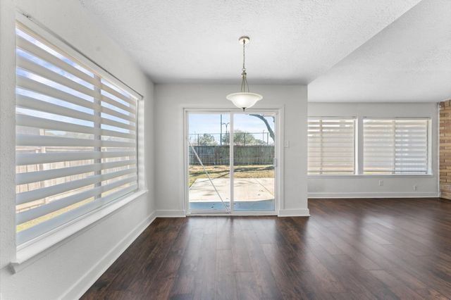 1111 W Belgravia Drive, Pearland, TX 77584