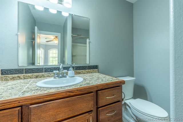 6562 E 563 Road, Locust Grove, OK 74352