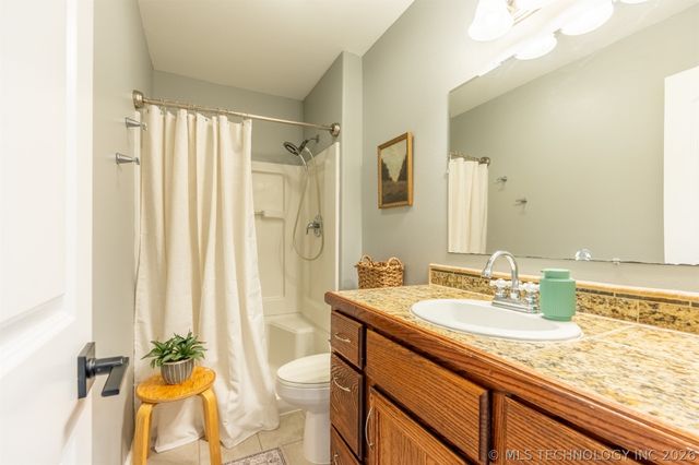 6562 E 563 Road, Locust Grove, OK 74352
