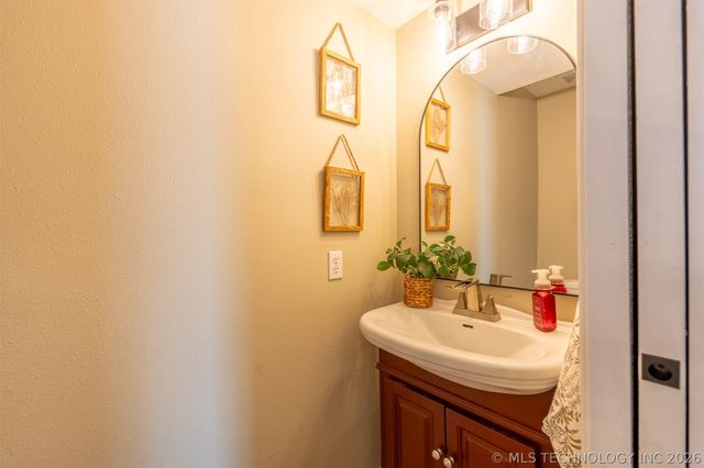 6562 E 563 Road, Locust Grove, OK 74352