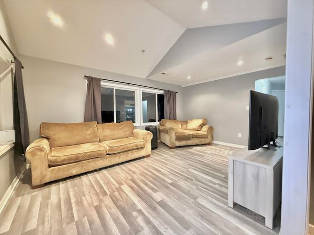 1719 Maplehurst Avenue, Mishawaka, IN 46545