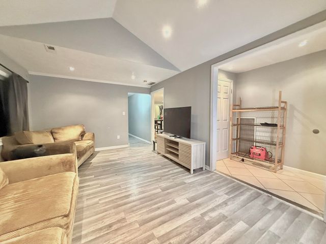 1719 Maplehurst Avenue, Mishawaka, IN 46545