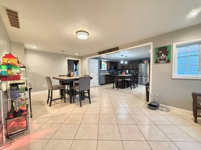 1719 Maplehurst Avenue, Mishawaka, IN 46545