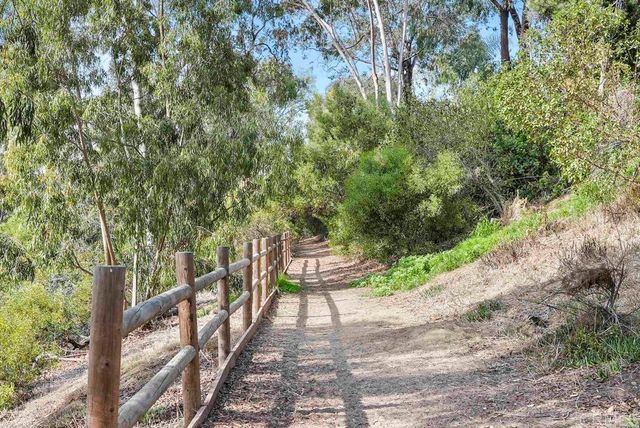960 Woodlake Dr, Cardiff By The Sea, CA 92007