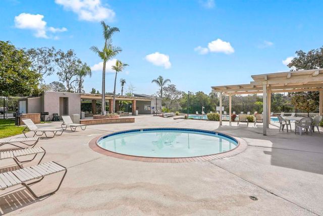 960 Woodlake Dr, Cardiff By The Sea, CA 92007