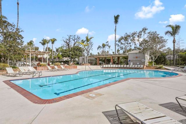 960 Woodlake Dr, Cardiff By The Sea, CA 92007