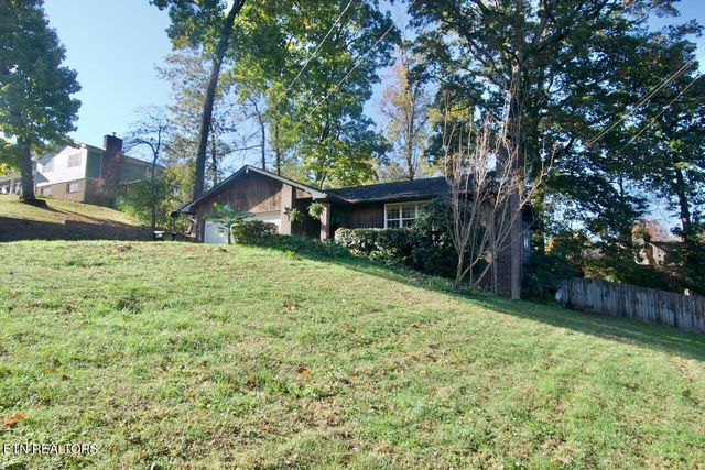927 Oxford Hills Drive, Maryville, TN 37803