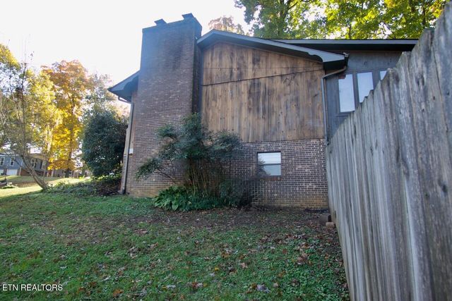 927 Oxford Hills Drive, Maryville, TN 37803