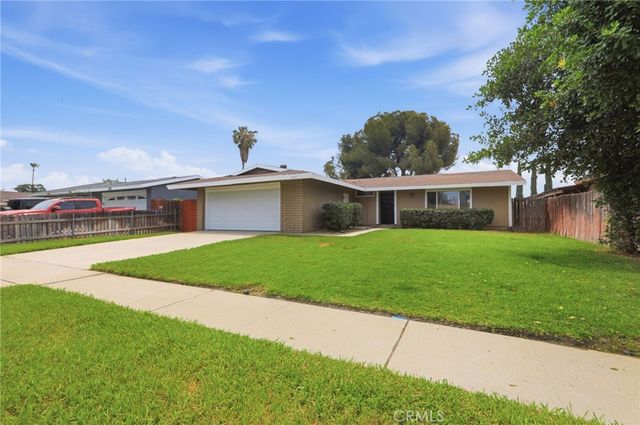 2141 E Bessant, San Bernardino, CA 92404