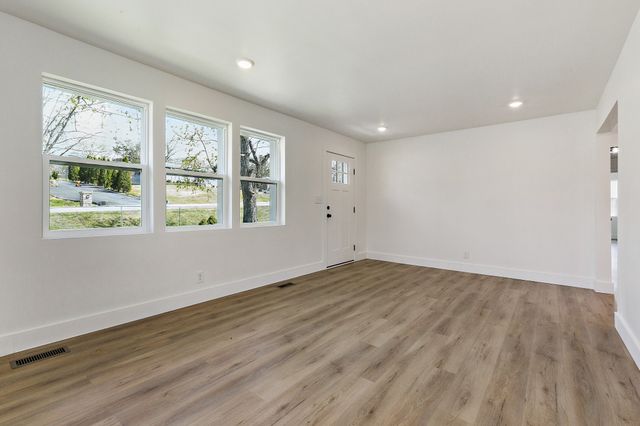 152 Cranwill Dr, Hendersonville, TN 37075