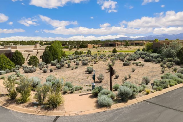 19 Tecolote Circle, Santa Fe, NM 87506