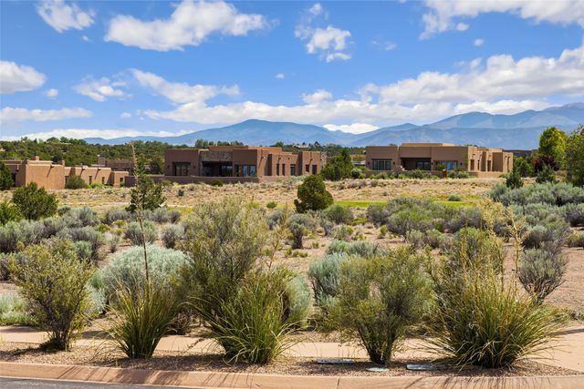 19 Tecolote Circle, Santa Fe, NM 87506
