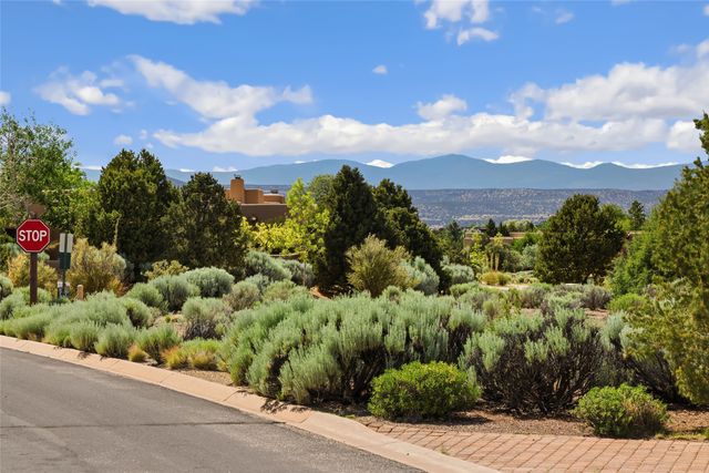 19 Tecolote Circle, Santa Fe, NM 87506