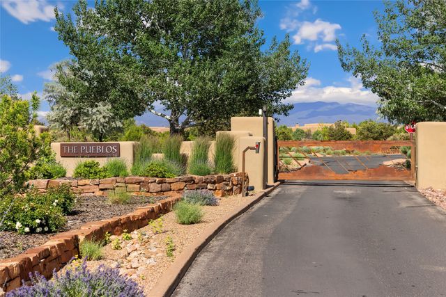 19 Tecolote Circle, Santa Fe, NM 87506