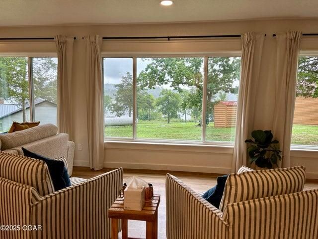 21935 Lake Rd M 12, Cassville, MO 65625