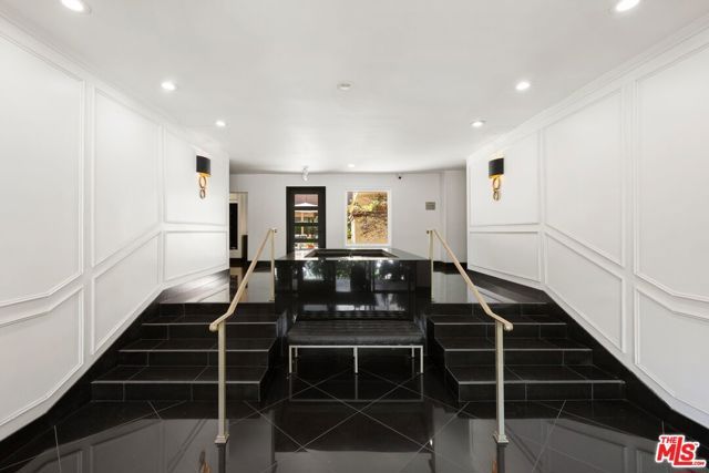 1121 N Olive Drive 102, West Hollywood, CA 90069