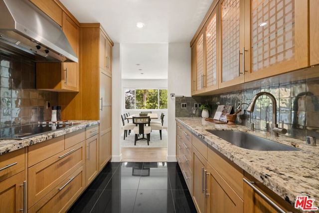 1121 N Olive Drive 102, West Hollywood, CA 90069