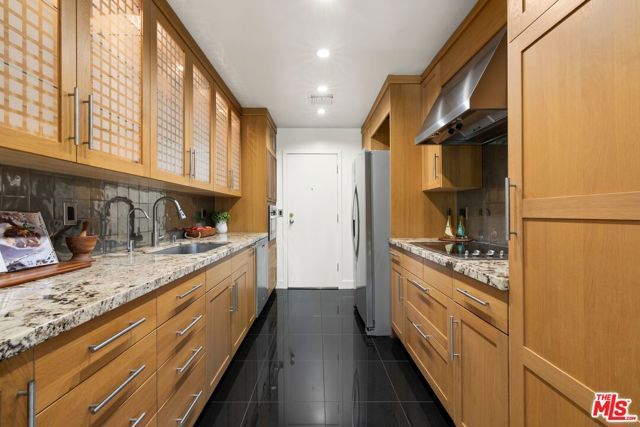1121 N Olive Drive 102, West Hollywood, CA 90069