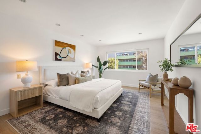 1121 N Olive Drive 102, West Hollywood, CA 90069