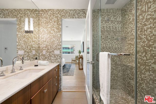 1121 N Olive Drive 102, West Hollywood, CA 90069