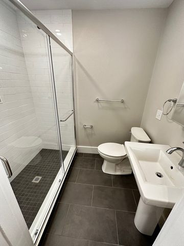 1284 Commonwealth Ave. 5, Boston, MA 02134