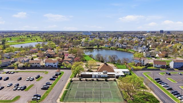 1500 Robin Circle 112, Hoffman Estates, IL 60169