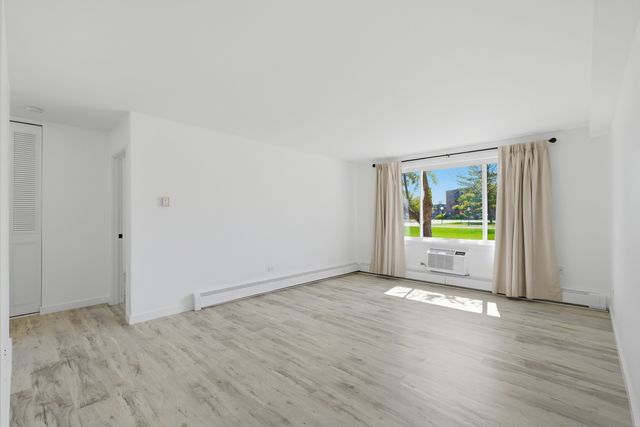1500 Robin Circle 112, Hoffman Estates, IL 60169
