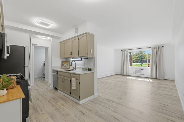 1500 Robin Circle 112, Hoffman Estates, IL 60169