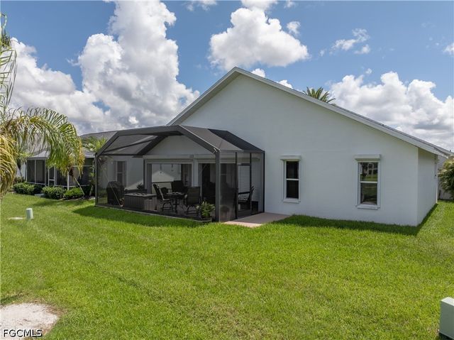 17761 Pineapple Palm CT, North Fort Myers, FL 33917