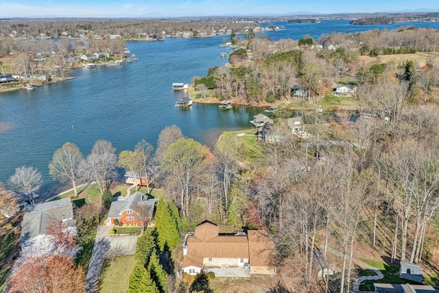 320 Fingerlake RD, Penhook, VA 24137