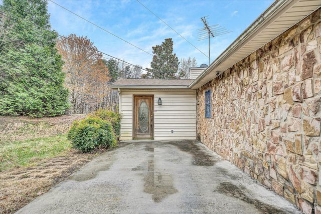 320 Fingerlake RD, Penhook, VA 24137