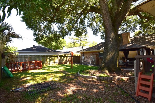 8502 Braes Meadow Drive, Houston, TX 77071