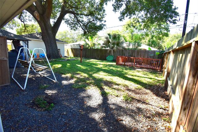 8502 Braes Meadow Drive, Houston, TX 77071