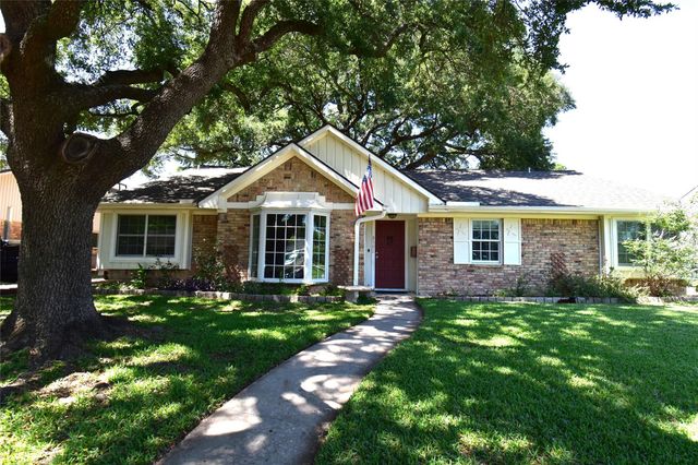 8502 Braes Meadow Drive, Houston, TX 77071