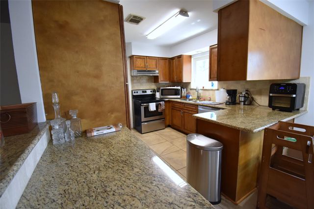 8502 Braes Meadow Drive, Houston, TX 77071