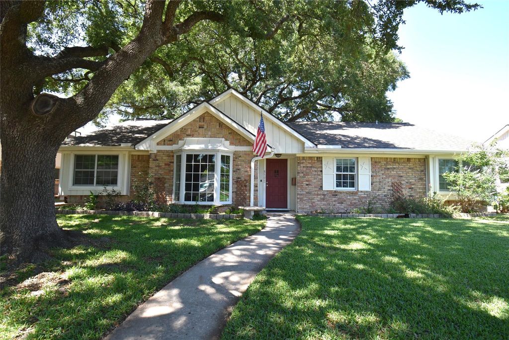 8502 Braes Meadow Drive, Houston, TX 77071