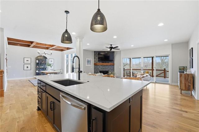 13475 Terrace Park Drive, Parkville, MO 64152