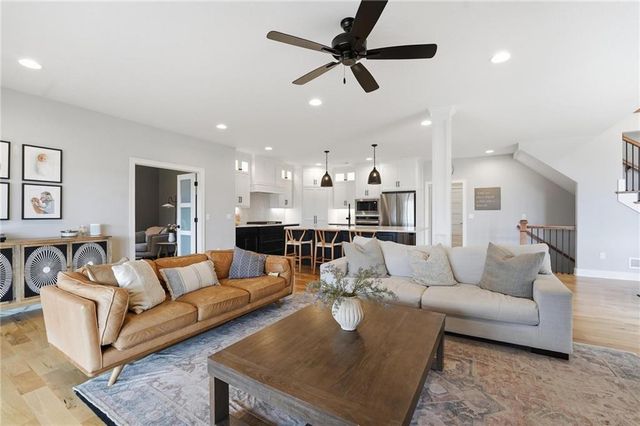 13475 Terrace Park Drive, Parkville, MO 64152