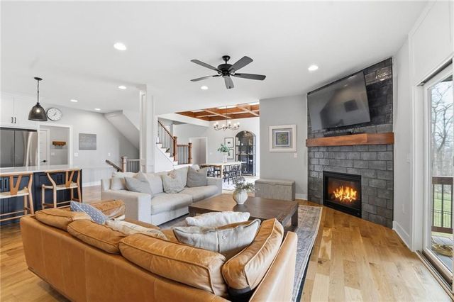 13475 Terrace Park Drive, Parkville, MO 64152