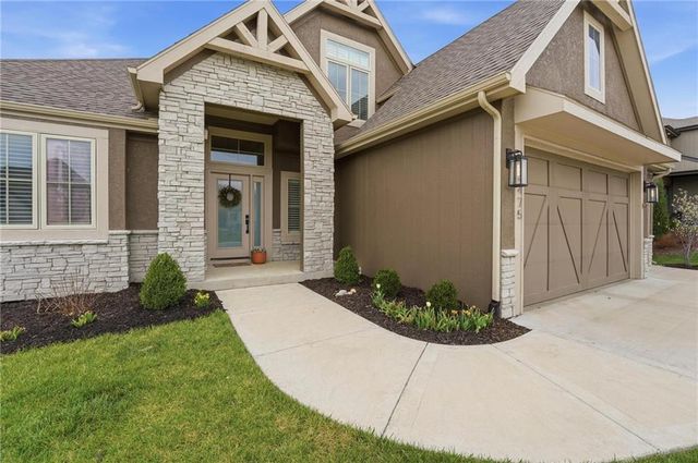 13475 Terrace Park Drive, Parkville, MO 64152