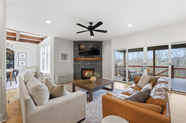 13475 Terrace Park Drive, Parkville, MO 64152