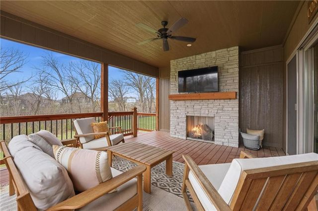 13475 Terrace Park Drive, Parkville, MO 64152