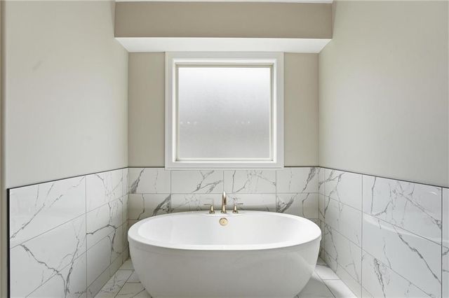 13475 Terrace Park Drive, Parkville, MO 64152