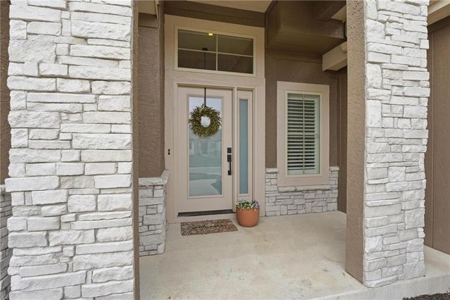 13475 Terrace Park Drive, Parkville, MO 64152