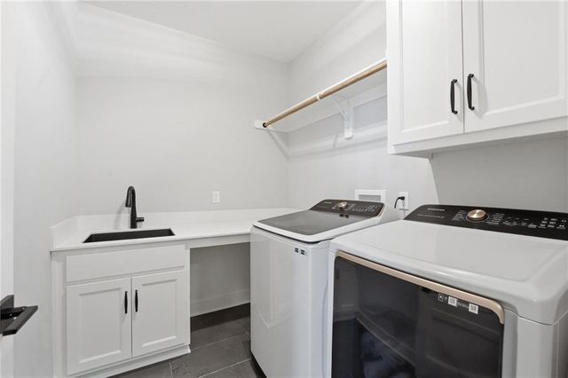 13475 Terrace Park Drive, Parkville, MO 64152