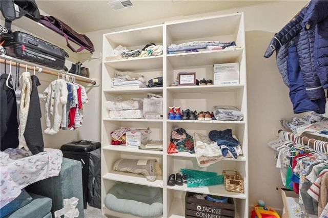 13475 Terrace Park Drive, Parkville, MO 64152