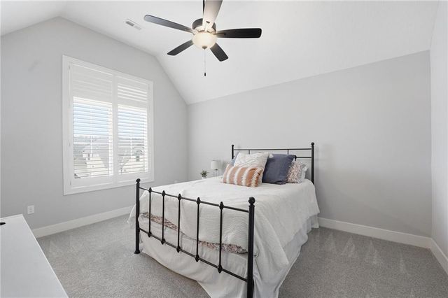 13475 Terrace Park Drive, Parkville, MO 64152